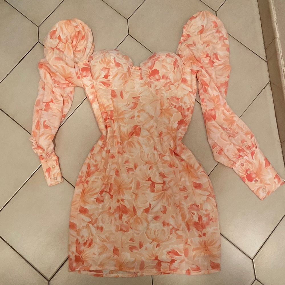 NWT balloon sleeve dress. Floral pink. Cupped